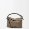 Borsa Puzzle Edge piccola in morbida pelle di vitello martellata Taupe Borsa Puzzle Edge piccola in morbida pelle di vitello martellata Taupe