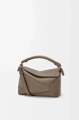 Borsa Puzzle Edge piccola in morbida pelle di vitello martellata Taupe