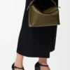 Borsa Puzzle Edge piccola in pelle di vitello classica Dark Khaki Borsa Puzzle Edge piccola in pelle di vitello classica Dark Khaki