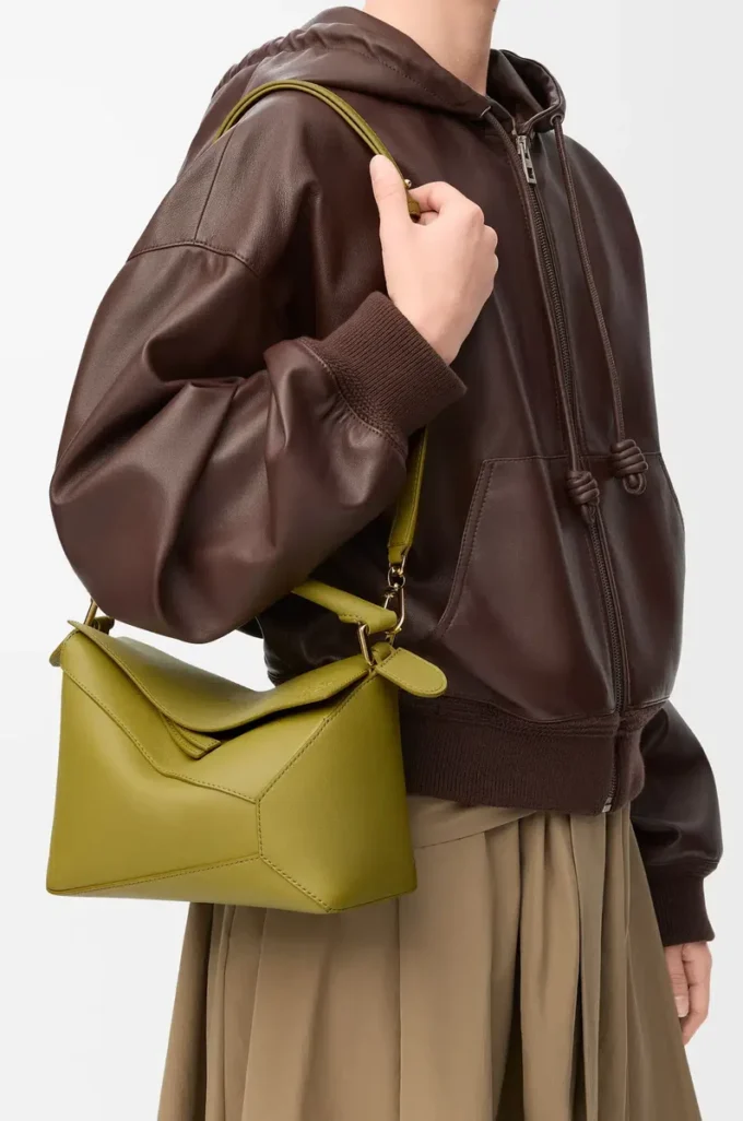 Borsa Puzzle Edge piccola in pelle di vitello classica Light Moss Borsa Puzzle Edge piccola in pelle di vitello classica Light Moss