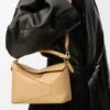 Borsa Puzzle Edge piccola in pelle di vitello classica Silk Beige Borsa Puzzle Edge piccola in pelle di vitello classica Silk Beige