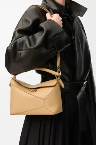 Borsa Puzzle Edge piccola in pelle di vitello classica Silk Beige