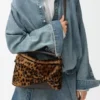 Borsa Puzzle Edge piccola in shearling stampato beige/marrone Borsa Puzzle Edge piccola in shearling stampato beige/marrone