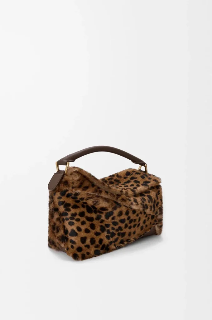 Borsa Puzzle Edge piccola in shearling stampato beige/marrone Borsa Puzzle Edge piccola in shearling stampato beige/marrone