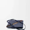 Borsa Puzzle Fold media in pelle di vitello lucida blu abisso Borsa Puzzle Fold media in pelle di vitello lucida blu abisso