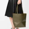 Borsa Puzzle Fold media in pelle di vitello lucida Dark Khaki Borsa Puzzle Fold media in pelle di vitello lucida Dark Khaki