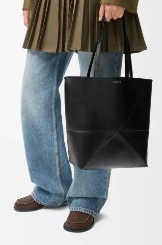 Borsa Puzzle Fold media in pelle di vitello lucida nera
