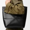 Borsa Puzzle Fold media in pelle di vitello lucida nera Borsa Puzzle Fold media in pelle di vitello lucida nera