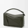 Borsa Puzzle grande in morbida pelle di vitello martellata color cachi scuro Borsa Puzzle grande in morbida pelle di vitello martellata color cachi scuro