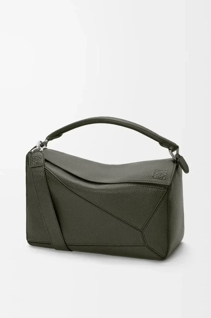 Borsa Puzzle grande in morbida pelle di vitello martellata color cachi scuro Borsa Puzzle grande in morbida pelle di vitello martellata color cachi scuro