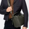 Borsa Puzzle grande in morbida pelle di vitello martellata color cachi scuro Borsa Puzzle grande in morbida pelle di vitello martellata color cachi scuro