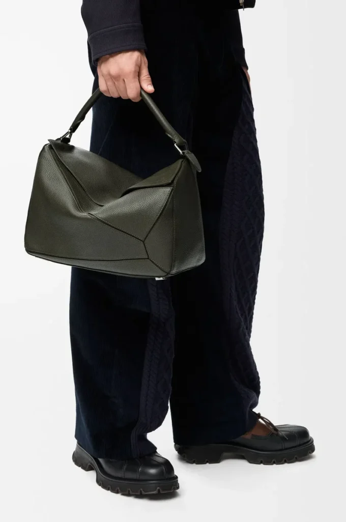Borsa Puzzle grande in morbida pelle di vitello martellata color cachi scuro Borsa Puzzle grande in morbida pelle di vitello martellata color cachi scuro