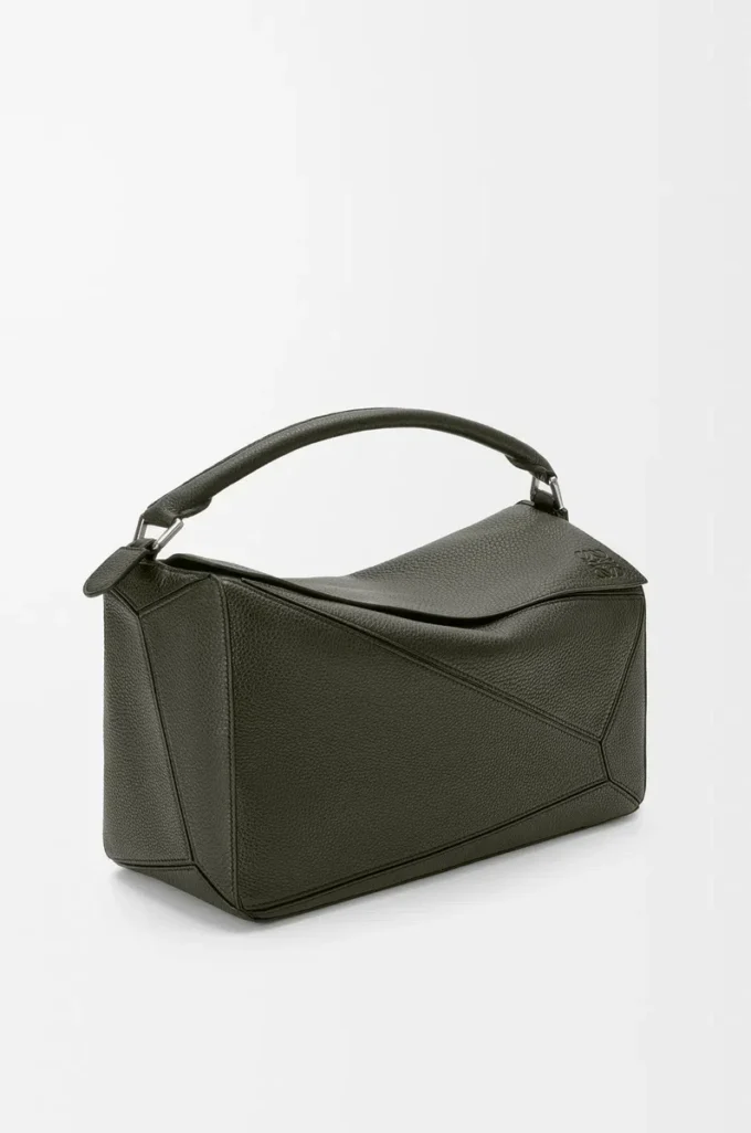 Borsa Puzzle grande in morbida pelle di vitello martellata color cachi scuro Borsa Puzzle grande in morbida pelle di vitello martellata color cachi scuro