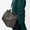 Borsa Puzzle grande in morbida pelle di vitello martellata Grigio scuro Borsa Puzzle grande in morbida pelle di vitello martellata Grigio scuro