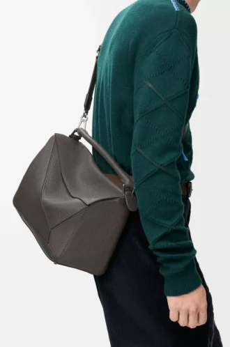 Borsa Puzzle grande in morbida pelle di vitello martellata Grigio scuro
