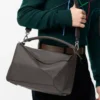 Borsa Puzzle grande in morbida pelle di vitello martellata Grigio scuro Borsa Puzzle grande in morbida pelle di vitello martellata Grigio scuro