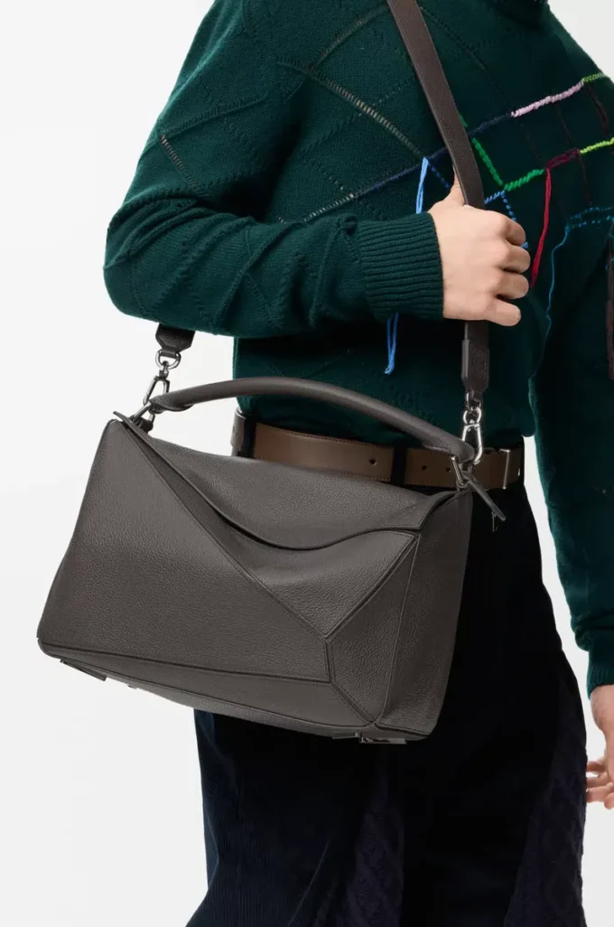 Borsa Puzzle grande in morbida pelle di vitello martellata Grigio scuro Borsa Puzzle grande in morbida pelle di vitello martellata Grigio scuro