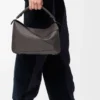 Borsa Puzzle grande in morbida pelle di vitello martellata Grigio scuro Borsa Puzzle grande in morbida pelle di vitello martellata Grigio scuro