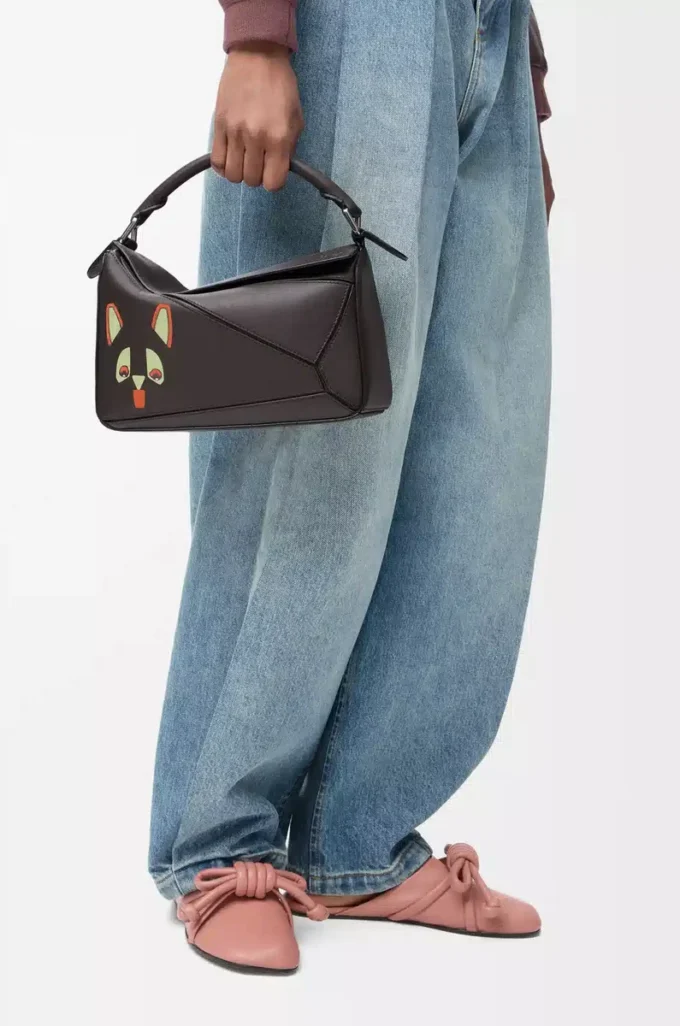 Borsa Puzzle piccola Futurist Cat in pelle di vitello classica Dark Taupe
