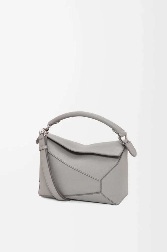 Borsa Small Puzzle Edge in morbida pelle di vitello martellata grigio perla Borsa Small Puzzle Edge in morbida pelle di vitello martellata grigio perla