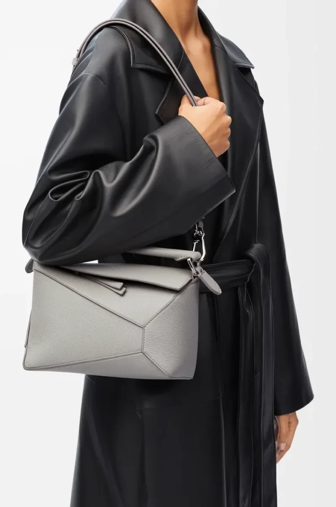 Borsa Small Puzzle Edge in morbida pelle di vitello martellata grigio perla Borsa Small Puzzle Edge in morbida pelle di vitello martellata grigio perla