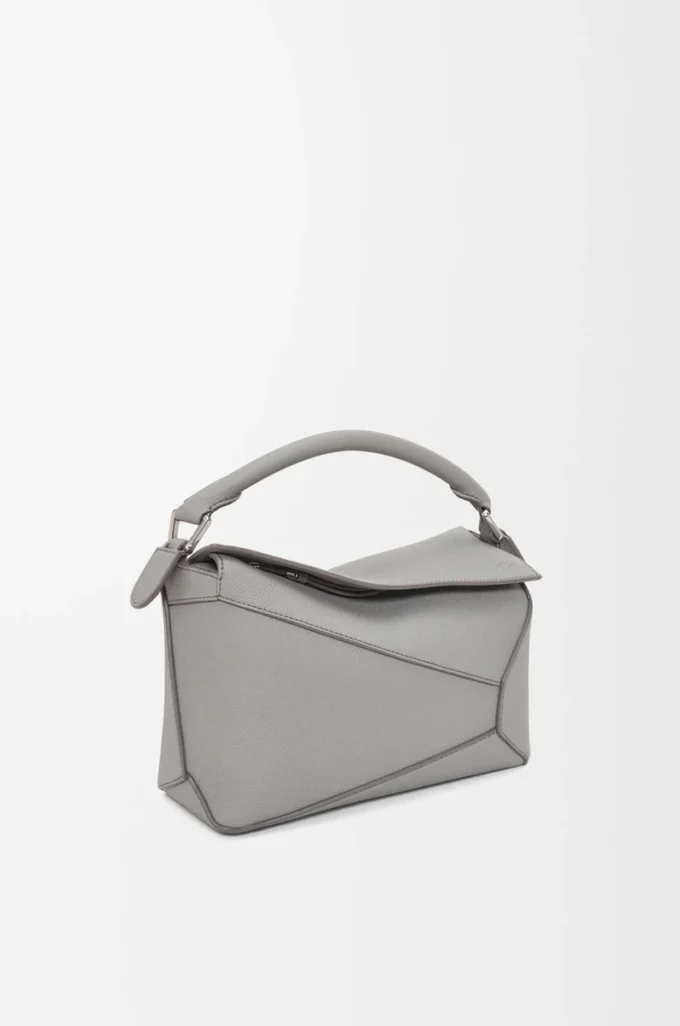Borsa Small Puzzle Edge in morbida pelle di vitello martellata grigio perla Borsa Small Puzzle Edge in morbida pelle di vitello martellata grigio perla