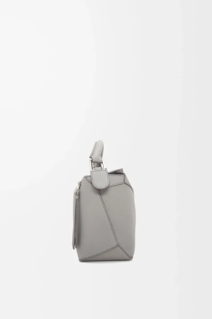 Borsa Small Puzzle Edge in morbida pelle di vitello martellata grigio perla Borsa Small Puzzle Edge in morbida pelle di vitello martellata grigio perla