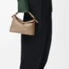 Borsa Small Puzzle Edge in morbida pelle di vitello martellata Sand Borsa Small Puzzle Edge in morbida pelle di vitello martellata Sand