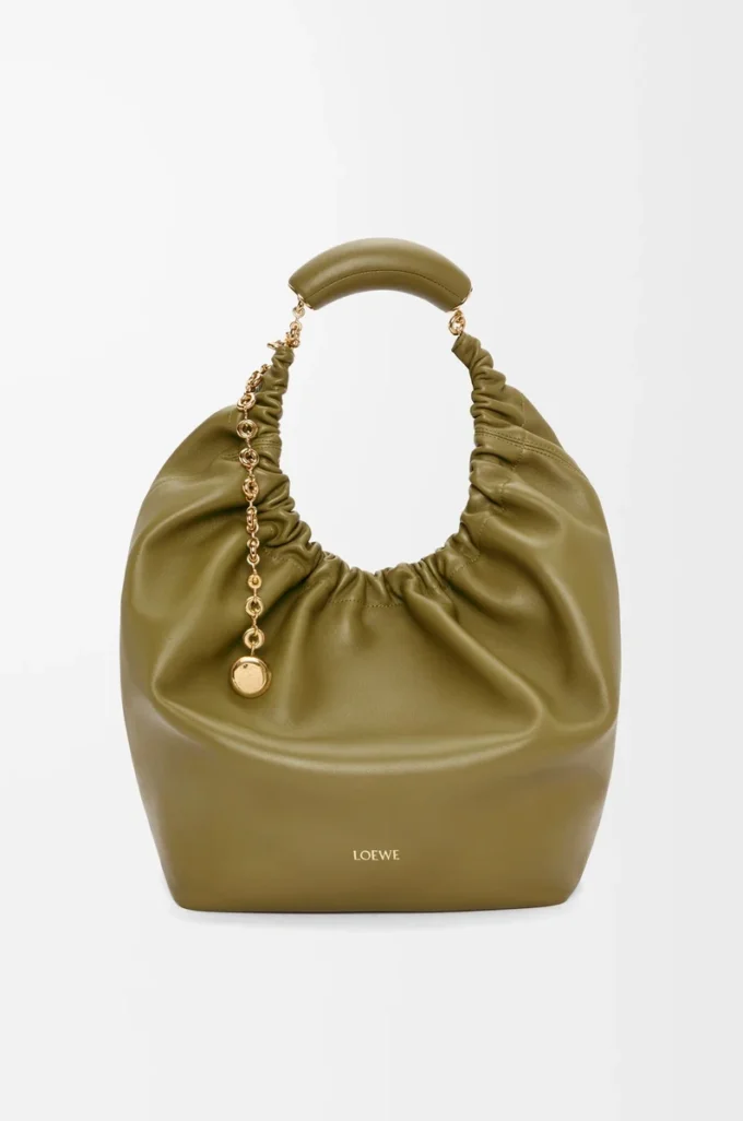 Borsa Squeeze media in morbida pelle di agnello nappa color oliva Borsa Squeeze media in morbida pelle di agnello nappa color oliva