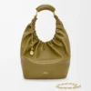 Borsa Squeeze media in morbida pelle di agnello nappa color oliva Borsa Squeeze media in morbida pelle di agnello nappa color oliva