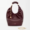 Borsa Squeeze media in morbida pelle di agnello nappa Dark Burgundy Borsa Squeeze media in morbida pelle di agnello nappa Dark Burgundy