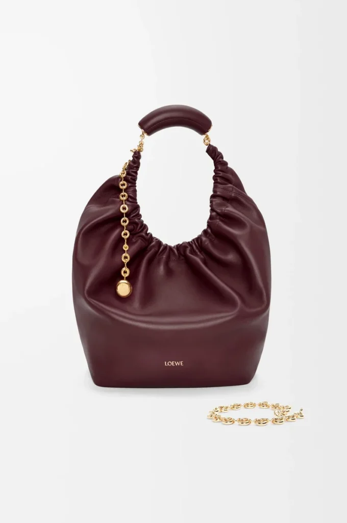 Borsa Squeeze media in morbida pelle di agnello nappa Dark Burgundy Borsa Squeeze media in morbida pelle di agnello nappa Dark Burgundy
