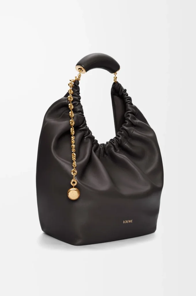 Borsa Squeeze media in morbida pelle di agnello nappa nera