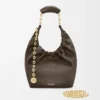 Borsa Squeeze piccola in morbida pelle di agnello nappa color cioccolato Borsa Squeeze piccola in morbida pelle di agnello nappa color cioccolato