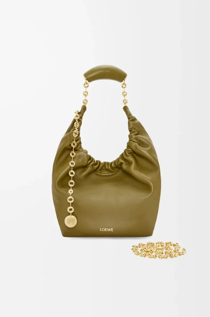 Borsa Squeeze piccola in morbida pelle di agnello nappa color oliva Borsa Squeeze piccola in morbida pelle di agnello nappa color oliva