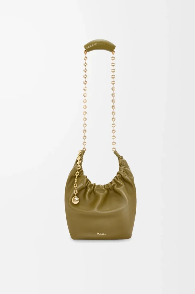 Borsa Squeeze piccola in morbida pelle di agnello nappa color oliva Borsa Squeeze piccola in morbida pelle di agnello nappa color oliva