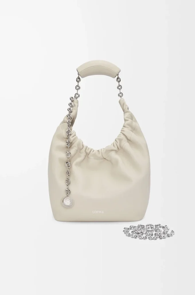 Borsa Squeeze piccola in morbida pelle di agnello nappa color sale marino