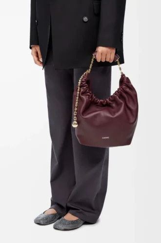 Borsa Squeeze piccola in morbida pelle di agnello nappa Dark Burgundy