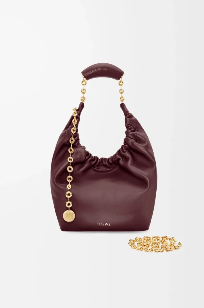 Borsa Squeeze piccola in morbida pelle di agnello nappa Dark Burgundy Borsa Squeeze piccola in morbida pelle di agnello nappa Dark Burgundy