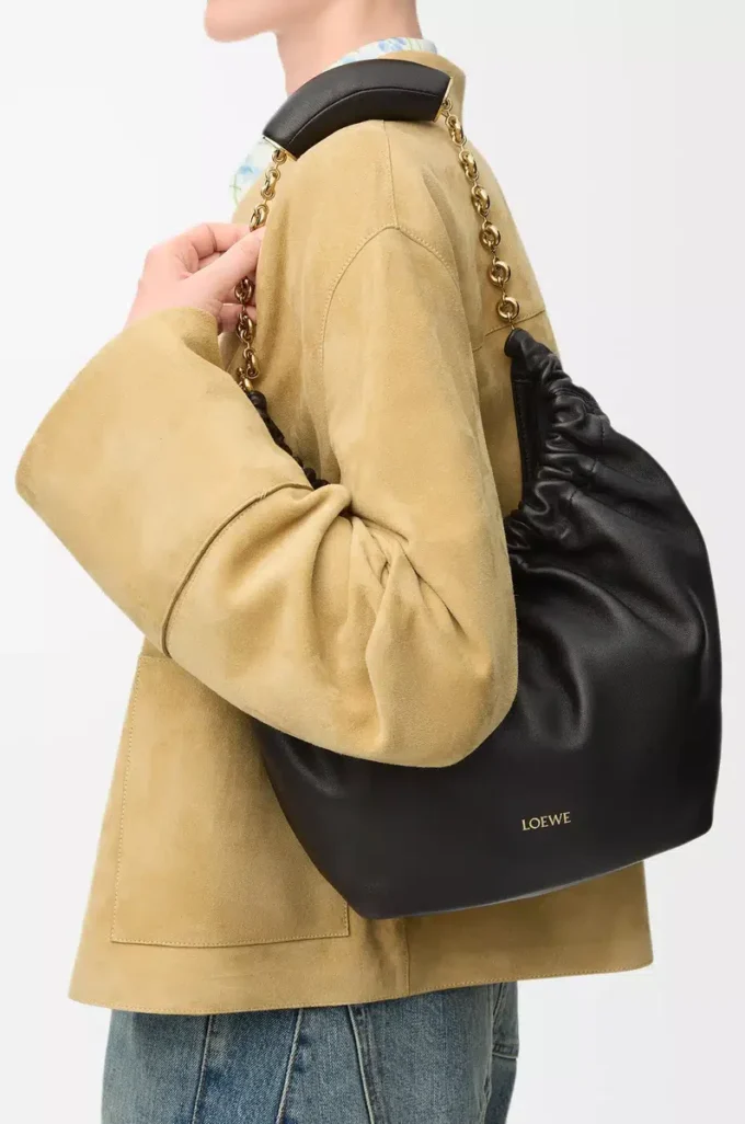 Borsa Squeeze piccola in morbida pelle di agnello nappa nera