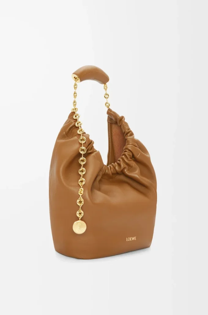 Borsa Squeeze piccola in morbida pelle di agnello nappa Quercia