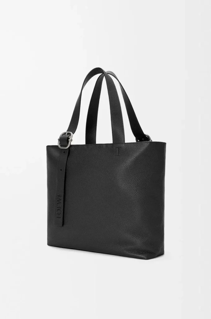 Borsa tote con chiusura a zip in morbida pelle di vitello martellata Nero Borsa tote con chiusura a zip in morbida pelle di vitello martellata Nero