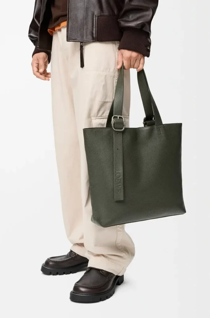 Borsa tote con chiusura a zip Loop in morbida pelle di vitello martellata Dark Khaki