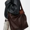 Borsa tote drappeggiata in morbida pelle di agnello nappa Marrone scuro Borsa tote drappeggiata in morbida pelle di agnello nappa Marrone scuro