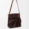 Borsa tote drappeggiata in morbida pelle di agnello nappa Marrone scuro Borsa tote drappeggiata in morbida pelle di agnello nappa Marrone scuro