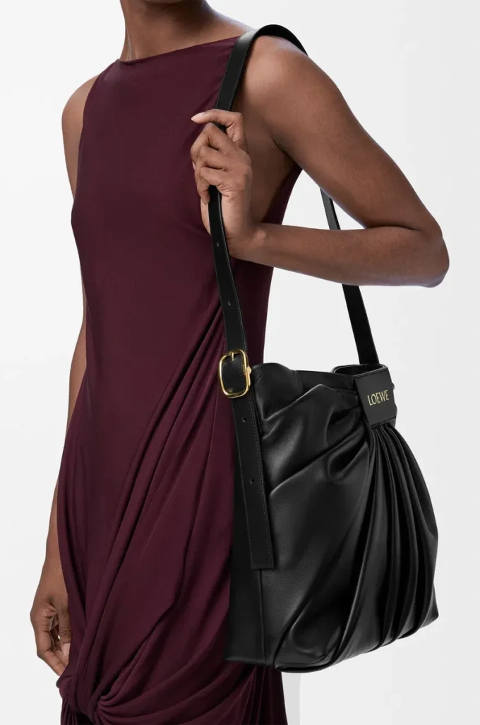 Borsa tote drappeggiata in morbida pelle di agnello nappa Nero