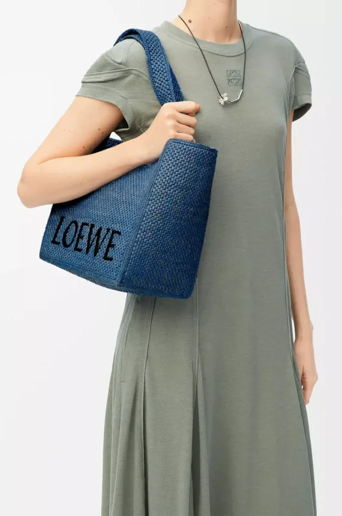 Borsa tote LOEWE Font media in rafia Azzurro Borsa tote LOEWE Font media in rafia Azzurro