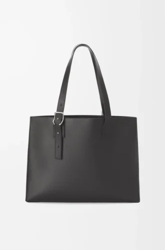 Borsa tote orizzontale con fibbia in classica pelle di vitello nera