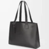 Borsa tote orizzontale con fibbia in classica pelle di vitello nera Borsa tote orizzontale con fibbia in classica pelle di vitello nera