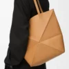 Borsa tote Puzzle Fold media in pelle di vitello lucida Warm Desert Borsa tote Puzzle Fold media in pelle di vitello lucida Warm Desert